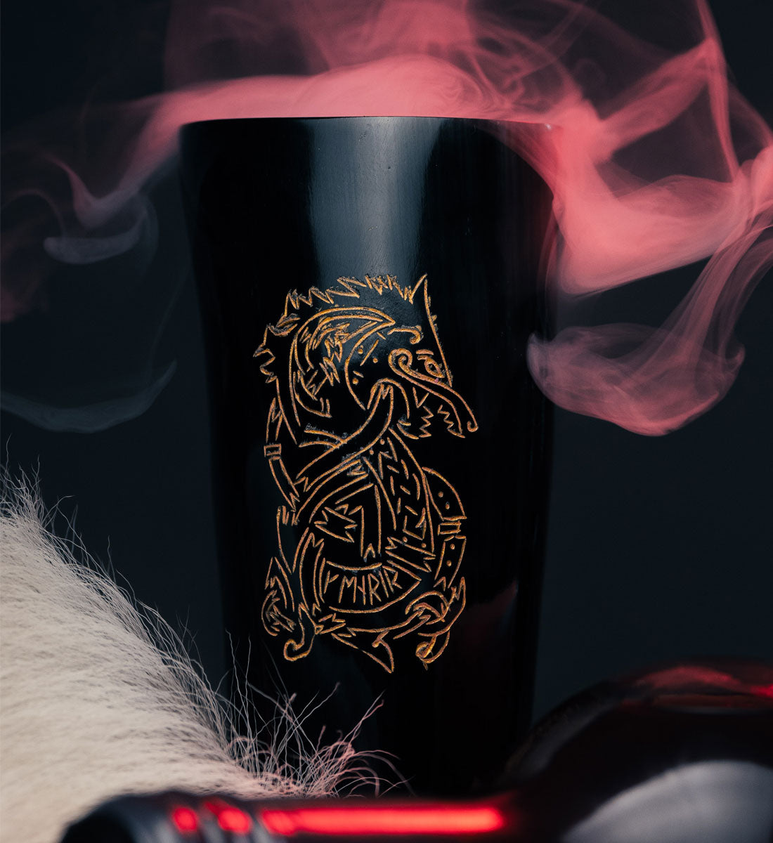 Hornbecher "Fenrir" Hornbecher mit goldfarbene Gravur mit Wolf Fenrir