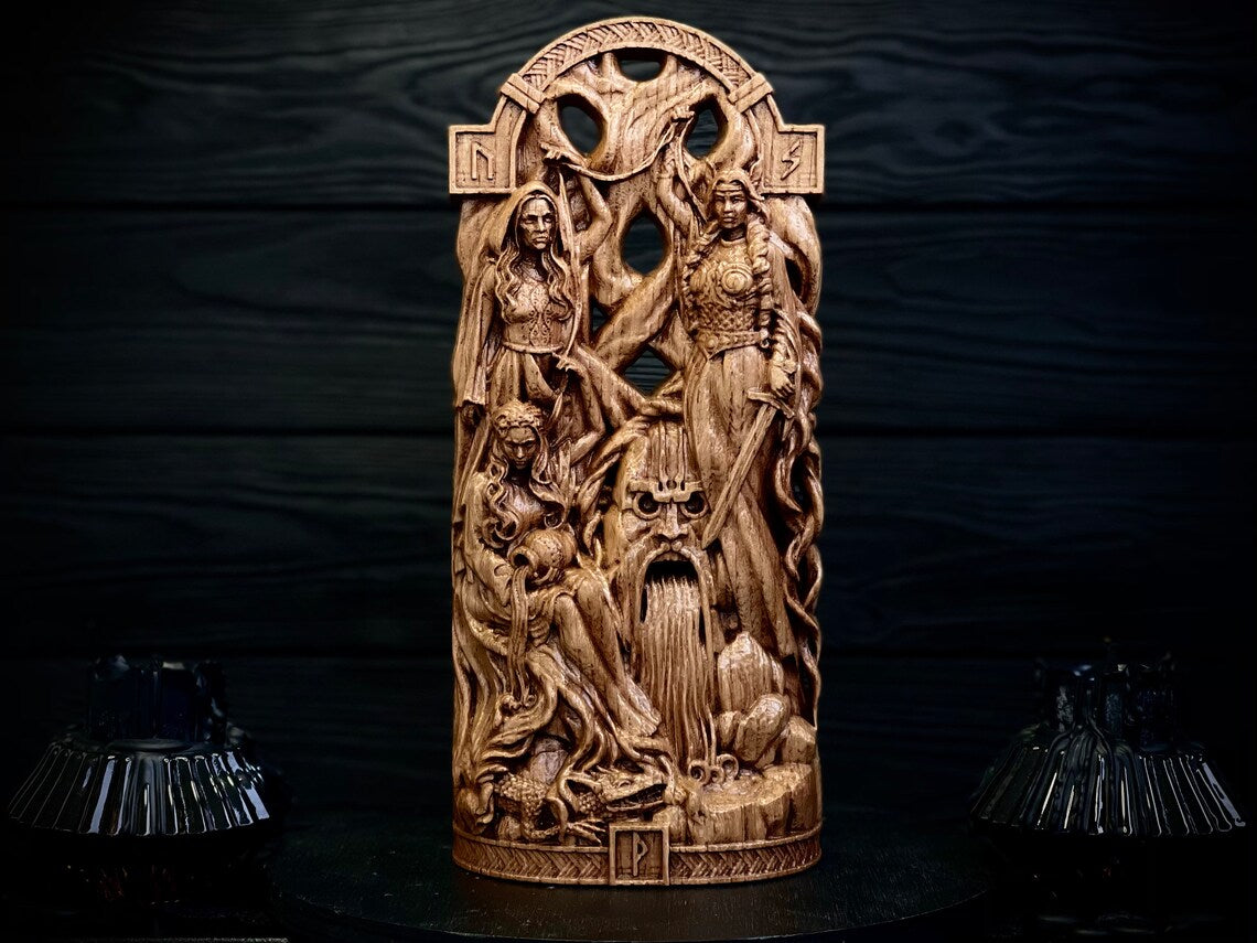 Holzstatue der nordischen "Nornen" Holzstatue handgeschnitzt