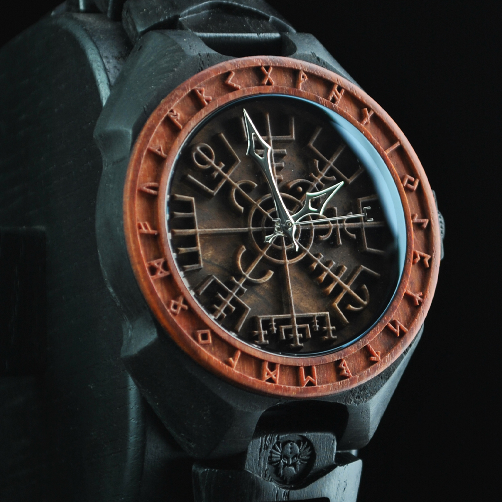 Armbanduhr "Vegvisir" - Schweizer Uhrwerk verpaart mit Edelhölzern